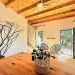 فيلة Forest House Oku Nave